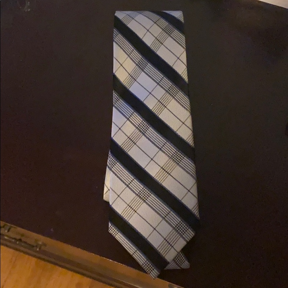 DKNY men’s tie